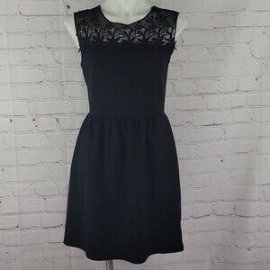 Soprano black sleeveless dress. Size Medium.